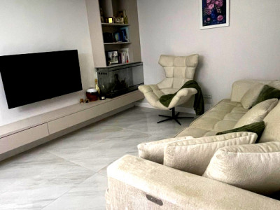 Apartament cu 2 camere, terasă de 27 mp și finisaje moderne, zona Iulius Mall