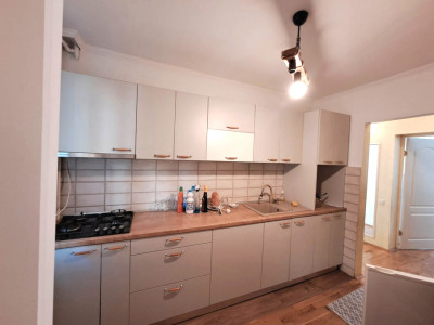 Apartament de vanzare, 3 camere decomandat zona Iulius Mall