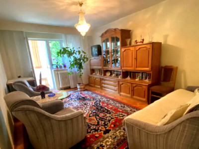 Apartament de vanzare 3 camere Manastur zona Petrom