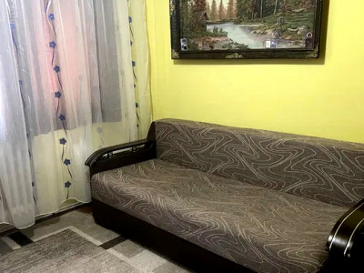 Apartament de vanzare 2 camere decomandat zona Pritax