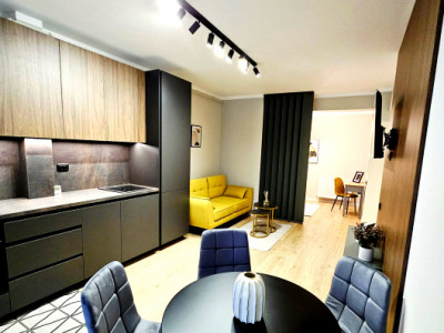 Apartament ultrafinisat cu dormitor și cameră suplimentară, balcon de 9 mp