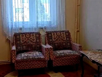 Apartament cu  3 camere  de vanzare zona Piata Hermes