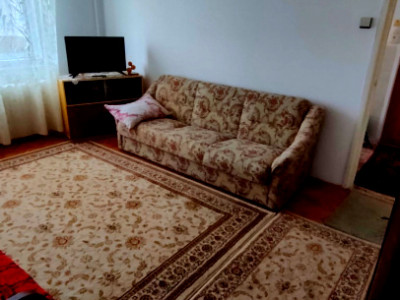 Apartament cu 2 camere de vanzare zona Mercur