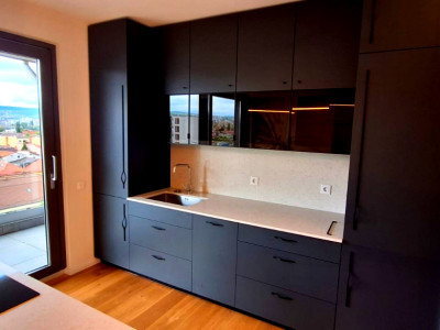 Apartament ultrafinisat ,prima inchiriere strada Bucuresti, terasa de 60 mp