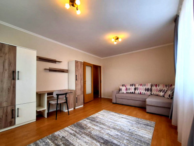 Apartament de vanzare, etaj 1, zona Atelierul de Pizza Floresti