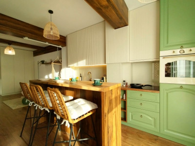 Apartament modern cu parcare subterană , finisat si mobilat, de vanzare