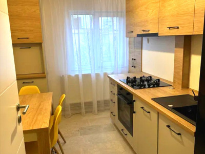 Apartament cu 2 camere de vanzare, decomandat strada Bucuresti finisat si mobila