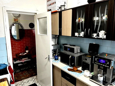 Apartament cu 3 camere de vanzare zona Facultatii de Litere strada Horea