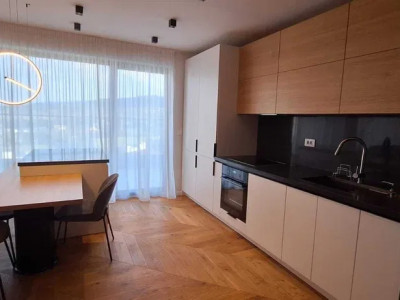 Apartament cu 3 camere de vanzare strada Mihai Romanu