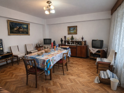 Apartament cu 4 Camere și Suprafață Generoasă pe Bulevardul Nicolae Titulescu