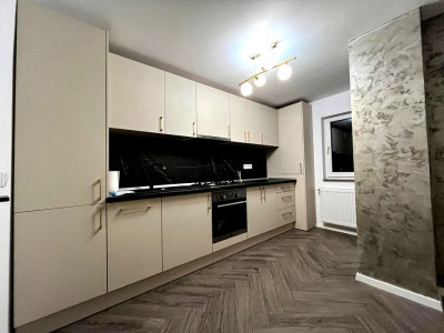 Apartament cu 3 camere de vanzare, renovat Zorilor