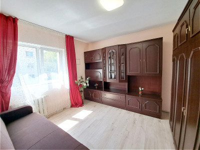 Apartament cu 4 camere de vanzare, strada Pasteur,parcare proprie