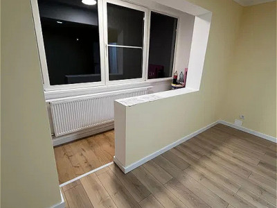 Apartament cu 3 camere de vanzare renovat zona Piata Flora