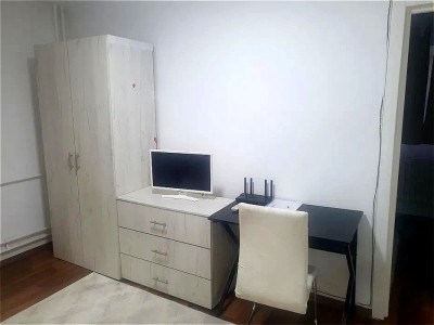 Apartament cu 2 camere de vanzare zona Piata Hermes