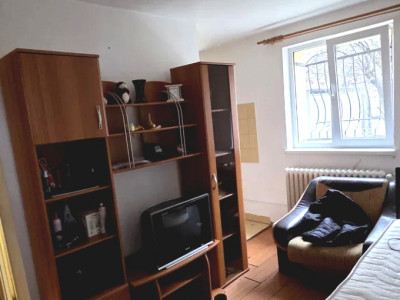 Apartament  cu 2  camere de vanzare zona Piata Hermes