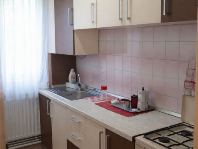 Apartament cu  3 camere de vanzare  zona Petrom Manastur 